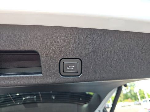 New 2026 Chevrolet Traverse LT w/ Driver Confidence Package image 33