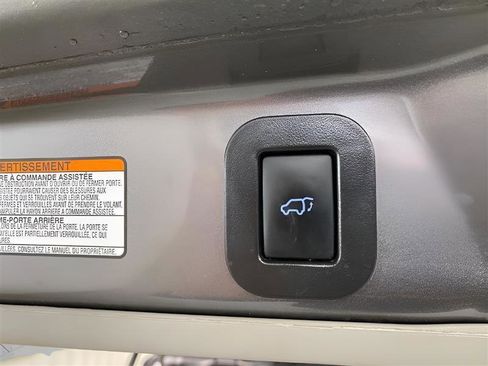 Used 2015 Toyota Sienna XLE w/ XLE Navigation Package image 12