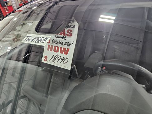 Used 2021 Toyota Corolla LE w/ Carpet Mat Package (TMS) image 28