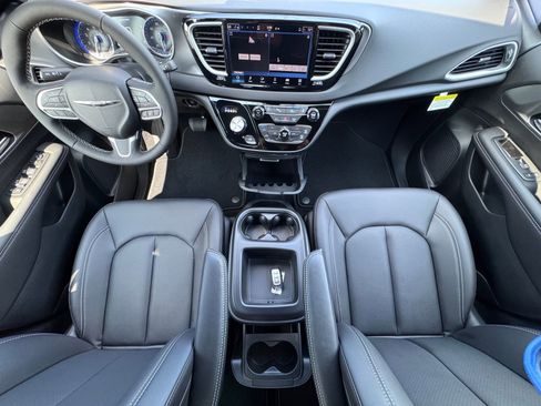 New 2026 Chrysler Voyager LX image 2