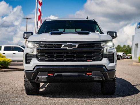 Used 2024 Chevrolet Silverado 1500 LT Trail Boss w/ Convenience Package II AWD/4WD image 2