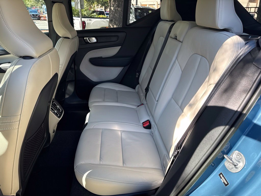 Used 2024 Volvo XC40 B5 Plus w/ Climate Package AWD/4WD image 18