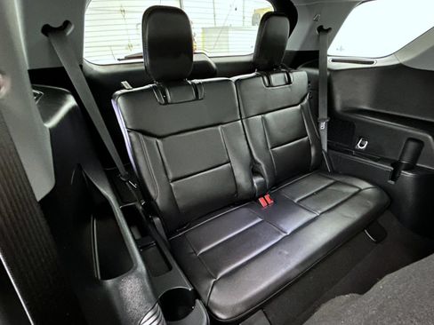 Used 2023 Ford Explorer XLT w/ Equipment Group 202A AWD/4WD image 19