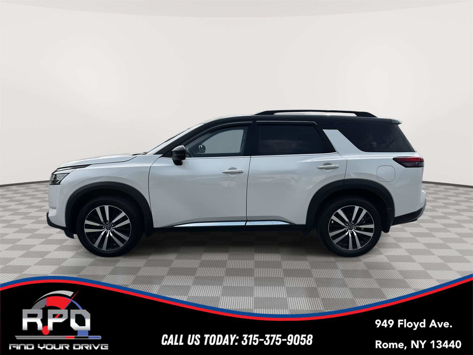 Used 2023 Nissan Pathfinder Platinum AWD/4WD image 2