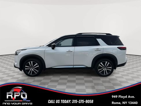 Used 2023 Nissan Pathfinder Platinum AWD/4WD image 2