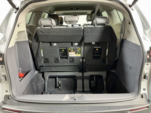 Used 2023 Toyota Sienna XLE AWD/4WD image 10