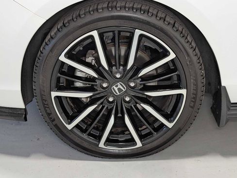 Used 2023 Honda Accord Touring image 3