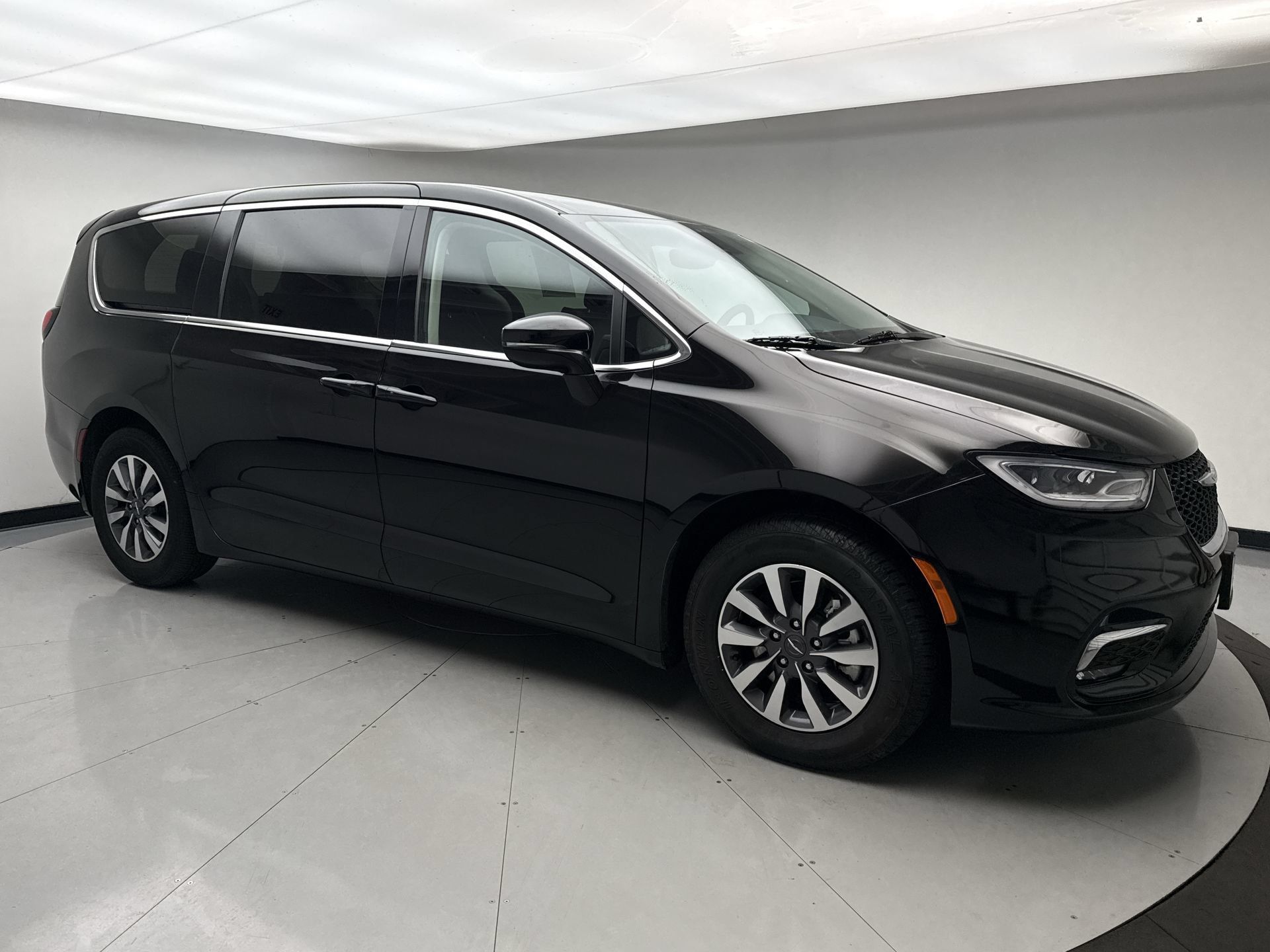 Used 2024 Chrysler Pacifica Limited FWD image 7