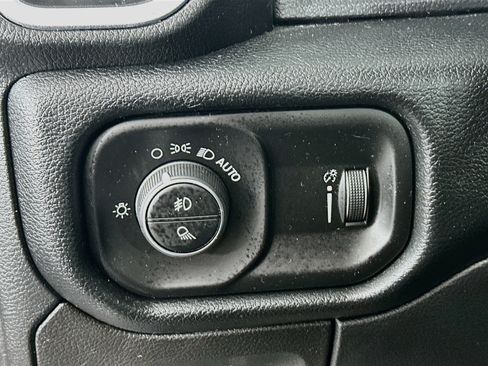 Used 2020 RAM 1500 Big Horn AWD/4WD image 17