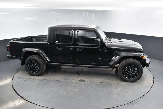 Used 2025 Jeep Gladiator Sport AWD/4WD image 36