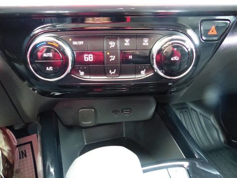 Used 2025 Chevrolet Trax ACTIV w/ Driver Confidence Package FWD image 33