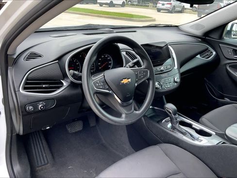 Used 2023 Chevrolet Malibu LT FWD image 17