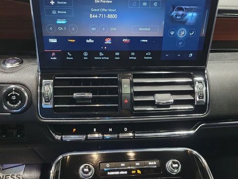 Used 2024 Lincoln Navigator L Reserve AWD/4WD image 4