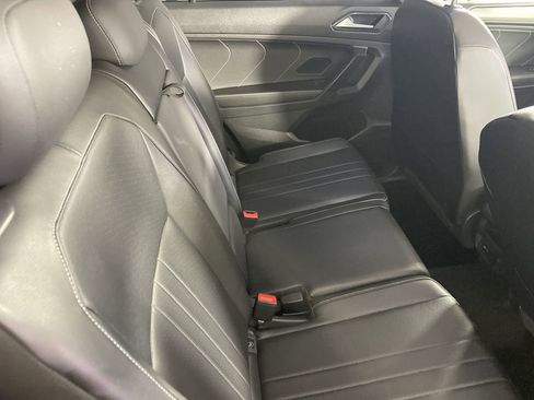 Used 2022 Volkswagen Tiguan SE w/ Panoramic Sunroof Package image 24