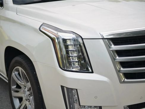Used 2015 Cadillac Escalade Premium AWD/4WD image 24