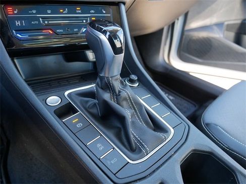Certified 2025 Volkswagen Jetta SE image 28