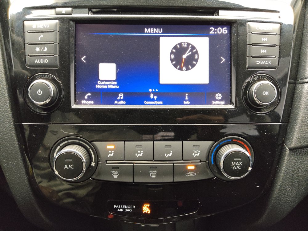 Used 2020 Nissan Rogue S FWD image 25