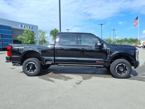 Certified 2026 Ford F250 Platinum w/ Tremor Off-Road Package AWD/4WD image 2