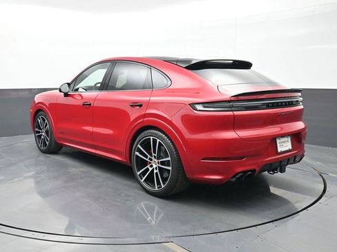 Used 2025 Porsche Cayenne GTS AWD/4WD image 3