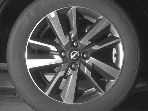 Used 2025 Nissan Versa SV FWD image 15