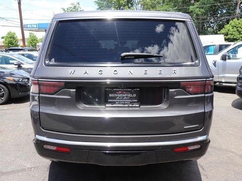 Used 2024 Jeep Wagoneer Series II w/ Flexible Seating Group AWD/4WD image 4