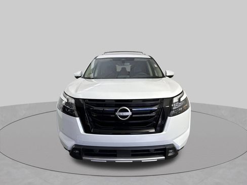 Certified 2025 Nissan Pathfinder Platinum w/ Black Appearance Package AWD/4WD image 30