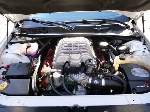 Used 2015 Dodge Challenger SRT Hellcat image 9