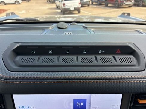Used 2024 Ford Bronco Badlands image 38