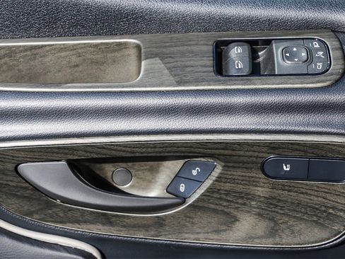 Used 2023 Mercedes-Benz Sprinter 2500 image 38