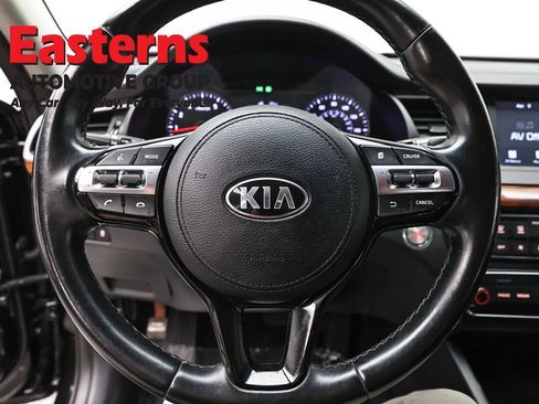 Used 2019 Kia Cadenza Premium image 10