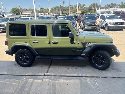 Used 2021 Jeep Wrangler Unlimited Sahara AWD/4WD image 5