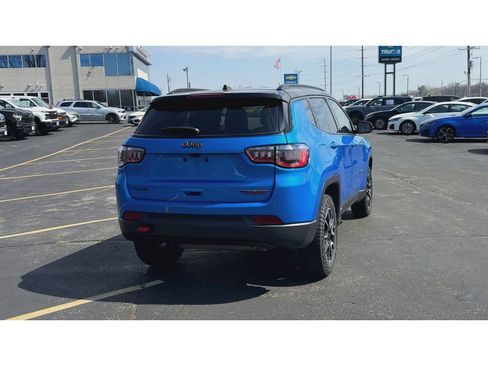 Used 2025 Jeep Compass Trailhawk image 7