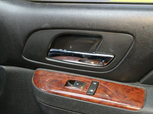 Used 2010 GMC Yukon SLT w/ Suspension Package, Autoride image 9