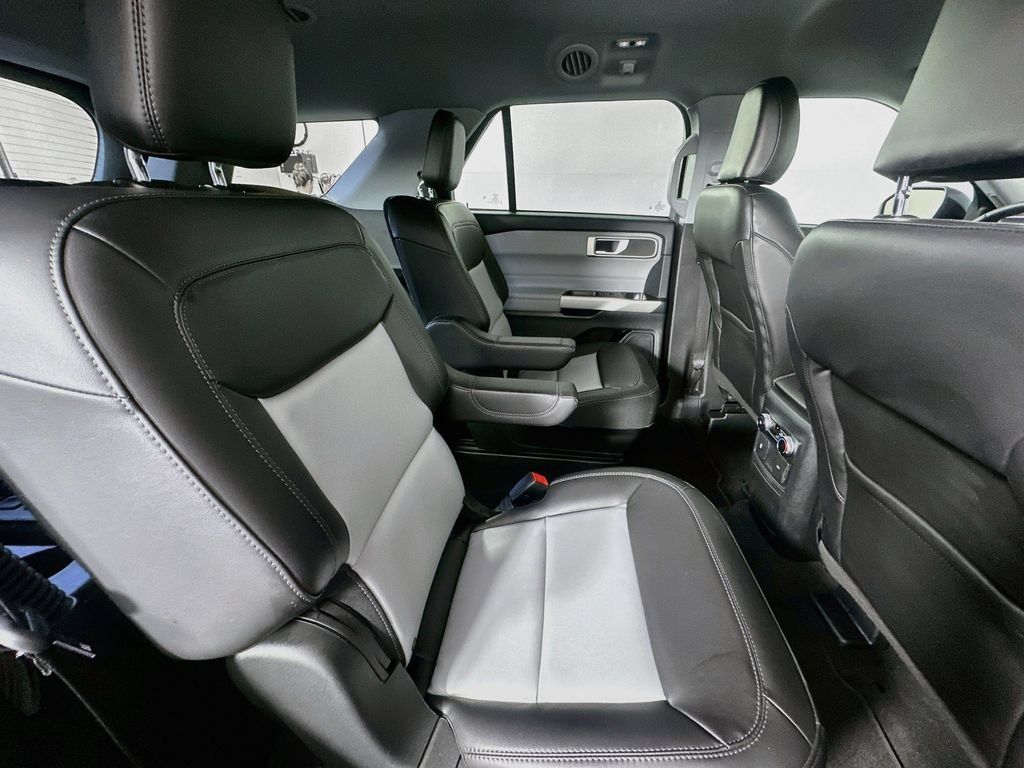 Used 2023 Ford Explorer XLT w/ Equipment Group 202A RWD image 27