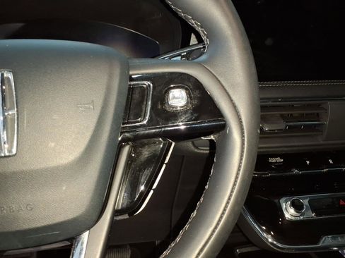 Used 2025 Lincoln Corsair AWD w/ Rear Removable Package Tray image 18