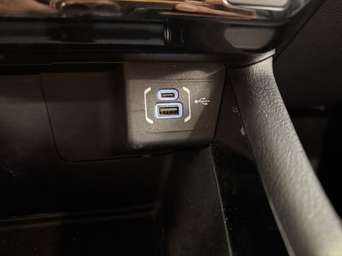 Used 2024 Jeep Compass Limited image 23