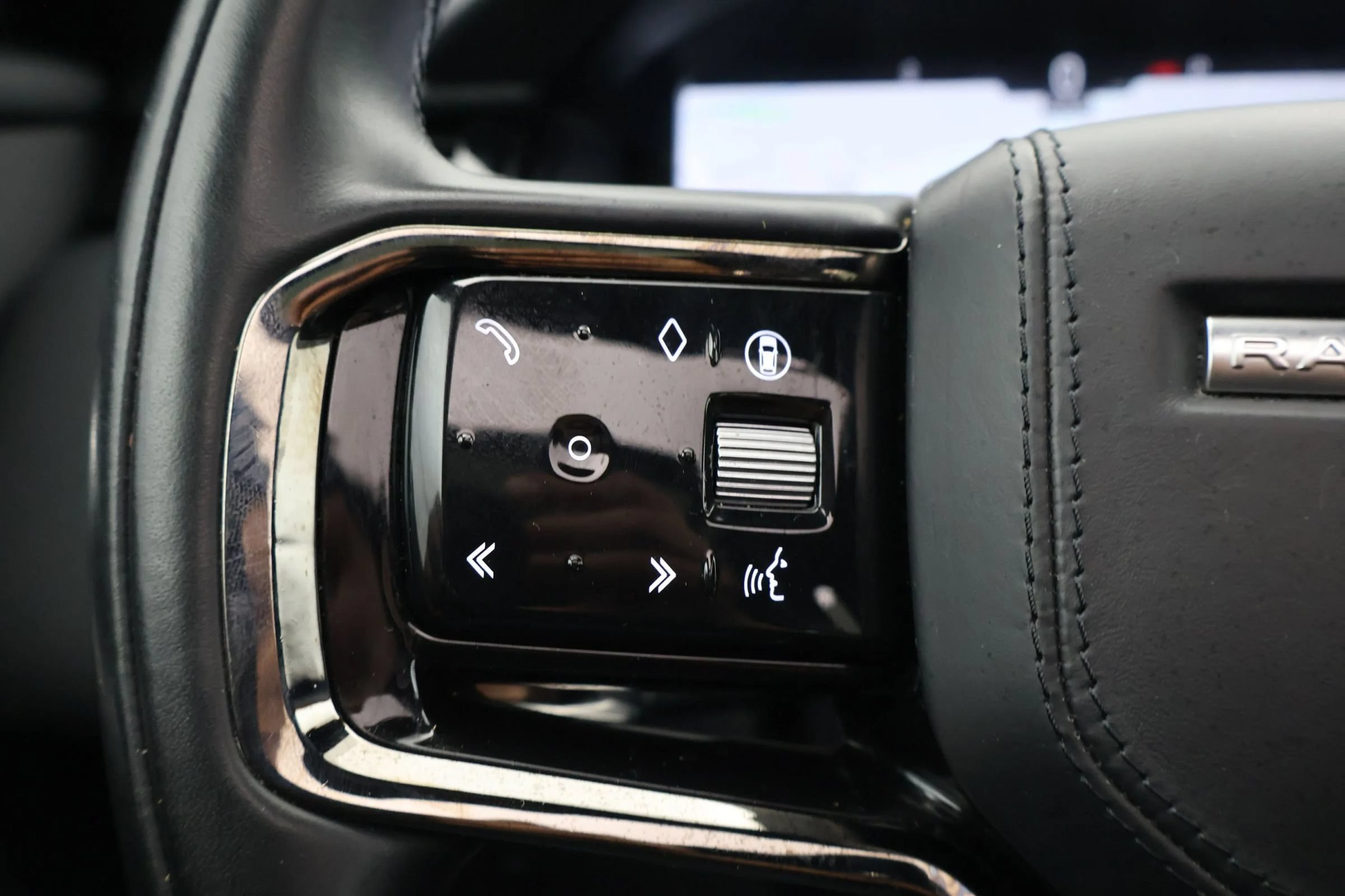 Used 2025 Land Rover Range Rover Velar Dynamic SE AWD/4WD image 22