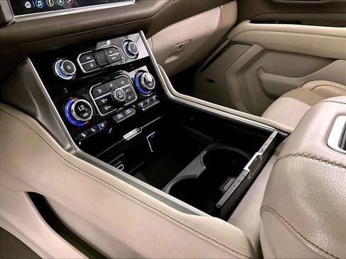 Used 2021 GMC Yukon Denali w/ Denali Ultimate Package AWD/4WD image 17