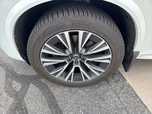 Used 2020 Volvo XC90 T5 Momentum w/ Protection Package Premier AWD/4WD image 11