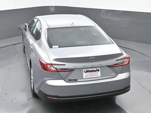 Used 2025 Toyota Camry LE w/ Convenience Package FWD image 31