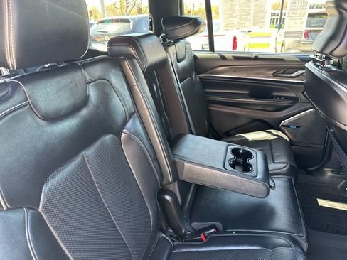 Used 2022 Jeep Grand Cherokee L Overland w/ Advanced Protech Group III AWD/4WD image 19