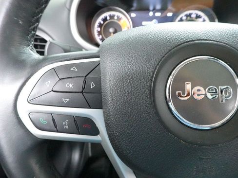 Used 2017 Jeep Cherokee Overland AWD/4WD image 14