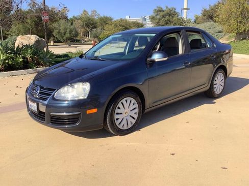 Used 2010 Volkswagen Jetta S image 4