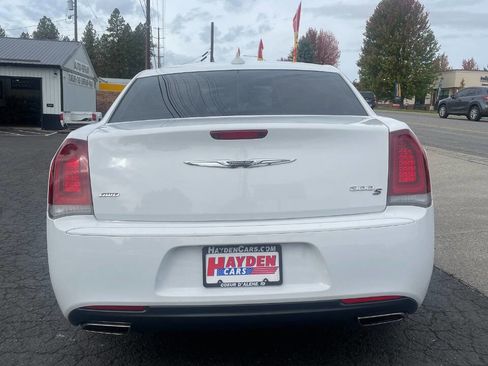 Used 2019 Chrysler 300 S image 5