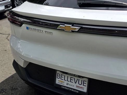 New 2026 Chevrolet Equinox EV LT AWD/4WD image 13