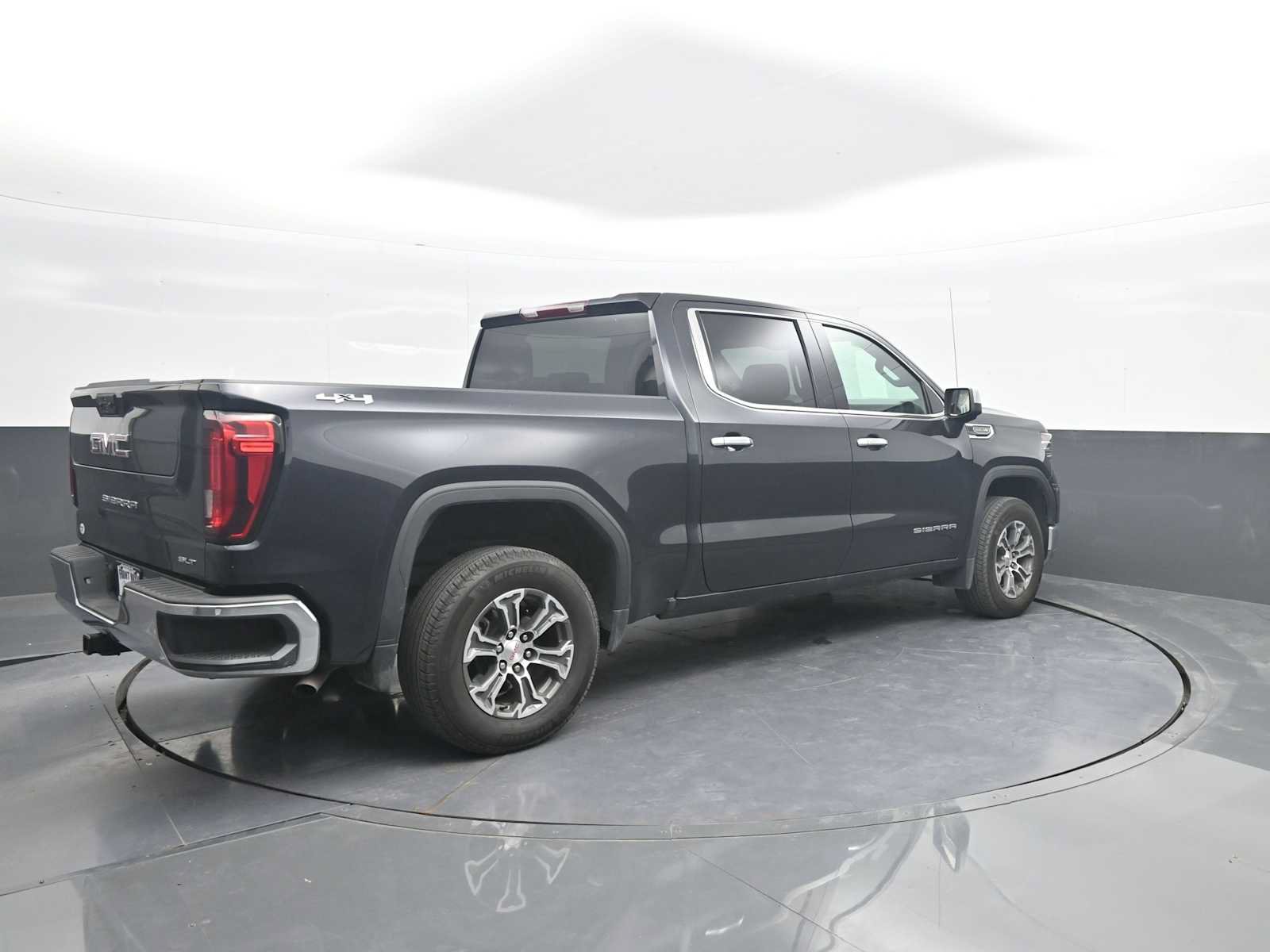 Used 2026 GMC Sierra 1500 SLT AWD/4WD image 8