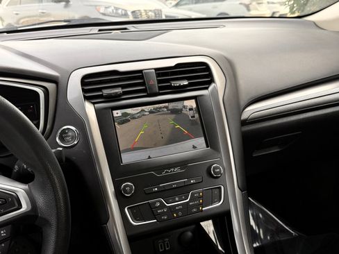 Used 2019 Ford Fusion SE FWD image 30