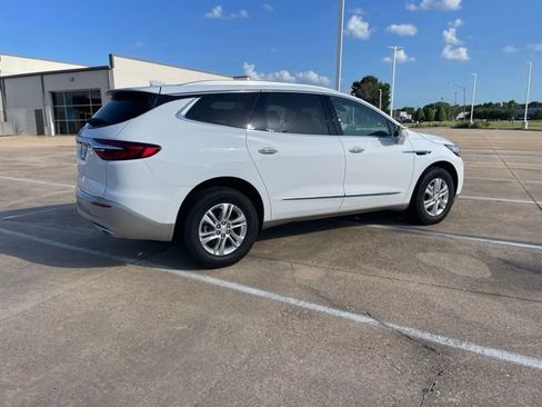 Used 2020 Buick Enclave Essence w/ Sound and Sites Package FWD image 4