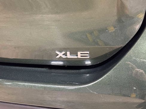 Used 2023 Toyota Highlander XLE image 28