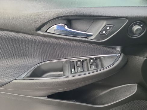 Used 2019 Chevrolet Cruze LS w/ LS Convenience Package FWD image 10